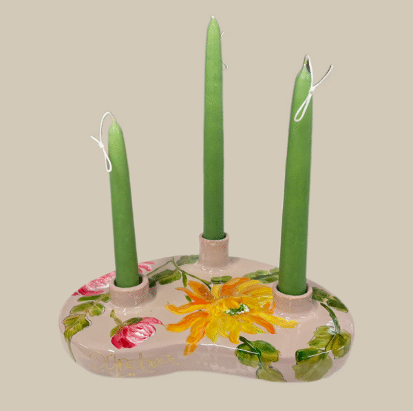 Doortje IJpelaar Kandelaar Keramiek Taupe met Bloemen.